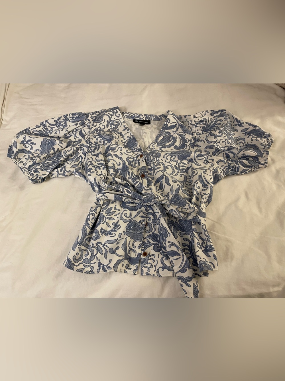 INC International Concepts printed puff-sleeve blouse. Size: Large